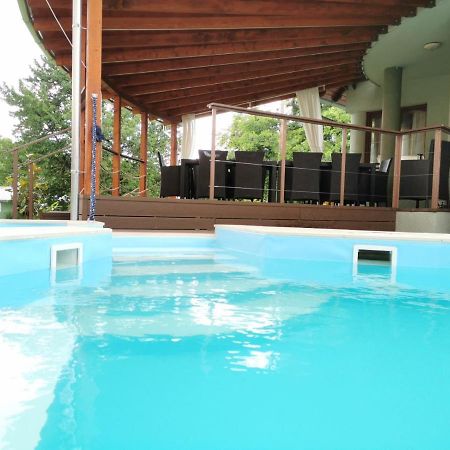House4U Villa Balatonszárszó Buitenkant foto