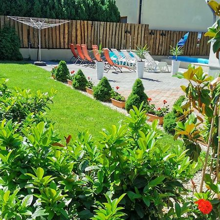 House4U Villa Balatonszárszó Buitenkant foto