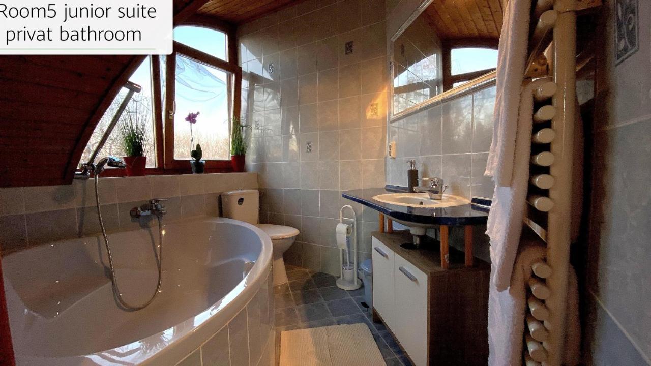 House4U Villa Balatonszárszó Buitenkant foto