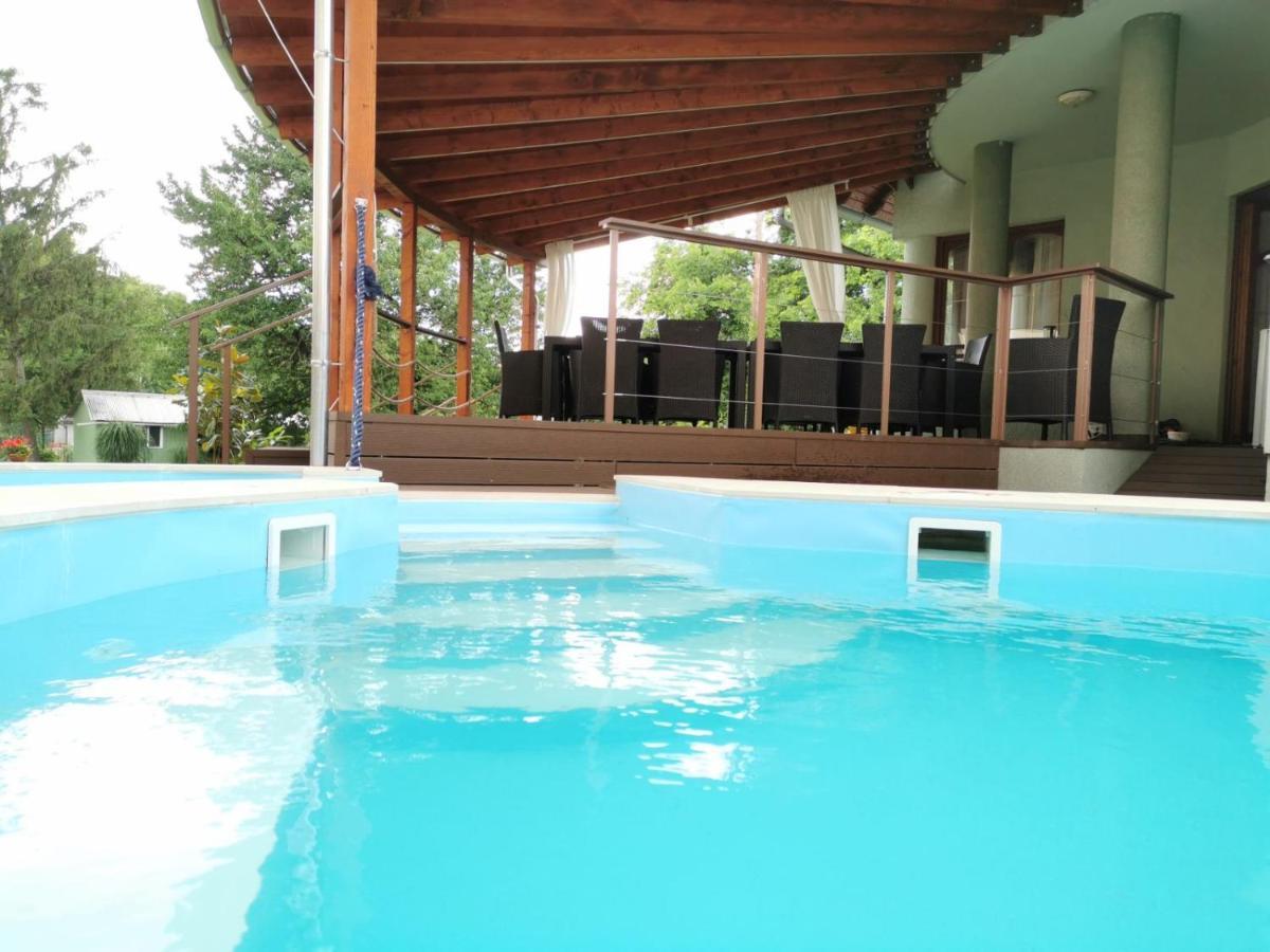 House4U Villa Balatonszárszó Buitenkant foto