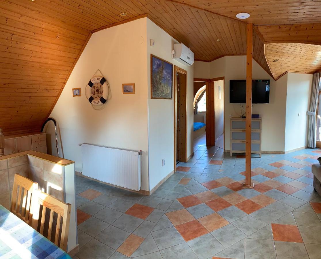 House4U Villa Balatonszárszó Buitenkant foto