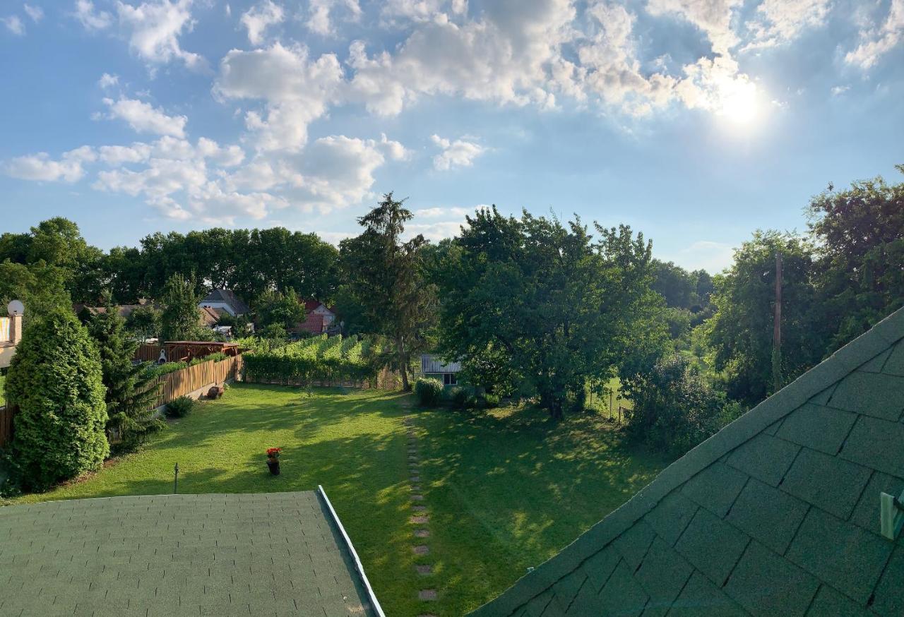House4U Villa Balatonszárszó Buitenkant foto