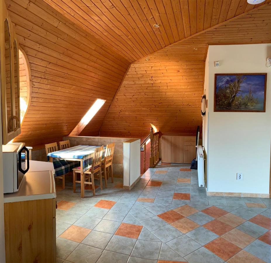 House4U Villa Balatonszárszó Buitenkant foto
