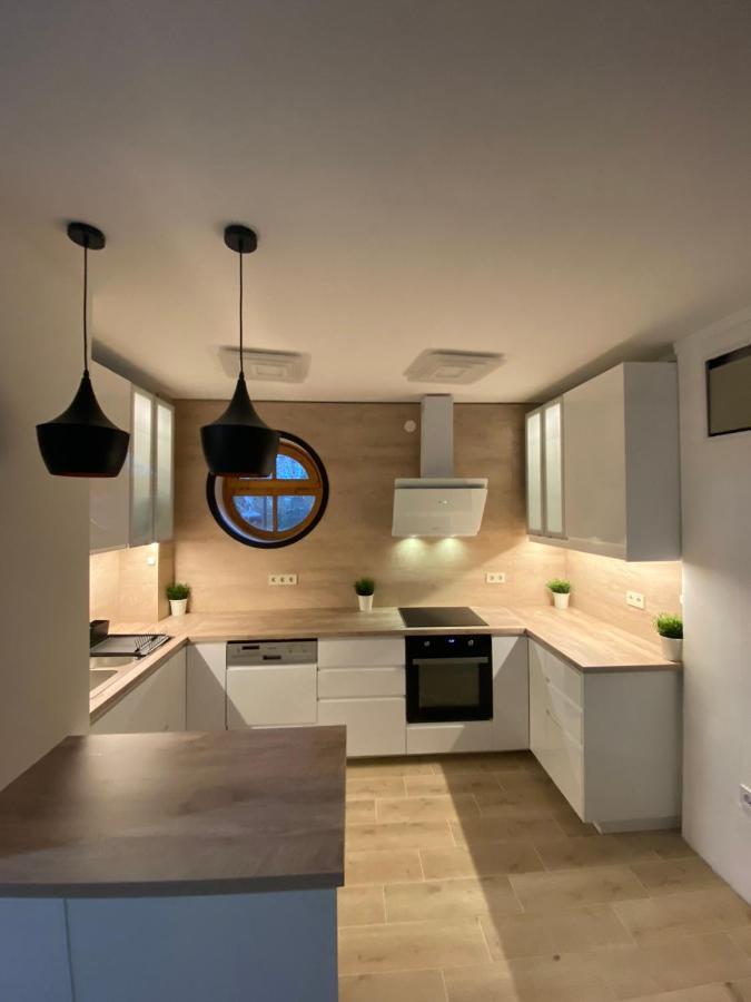 House4U Villa Balatonszárszó Buitenkant foto